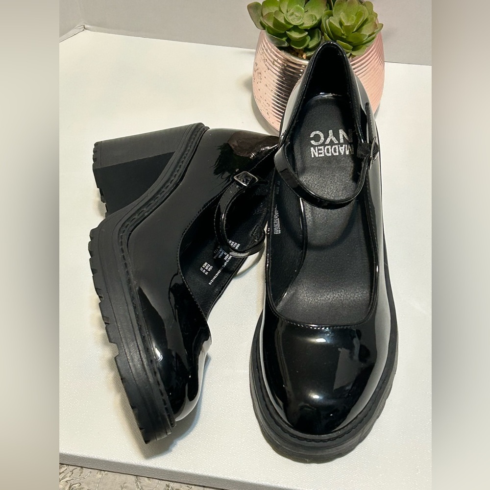 Steve Madden Black Patent Mary Jane Heels - Picture 2 of 7